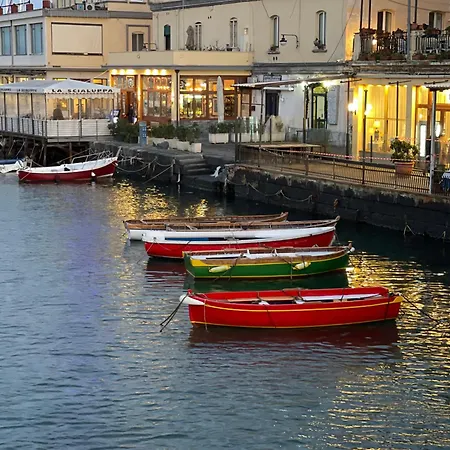 Cozy On The Seafront Napoli-mergellina Apartment *